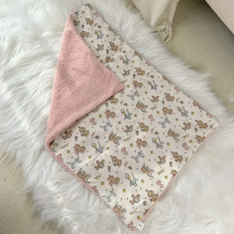 Cozy Coral Fleece Dog Blanket - Perfect for All Seasons