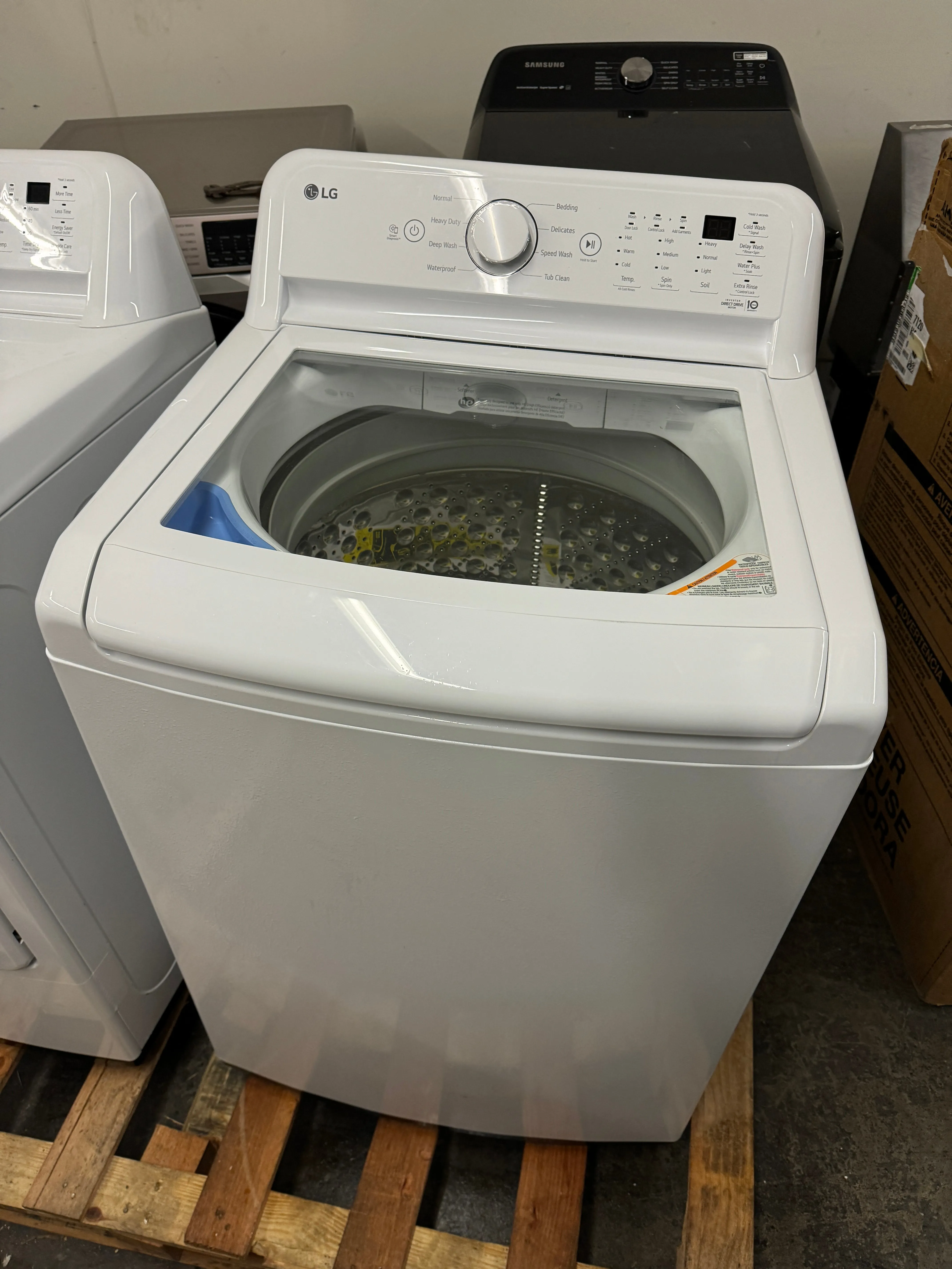 LG DLG7001W   LG WT7000CW White side-by-side Washer and Dryer 27 Inches