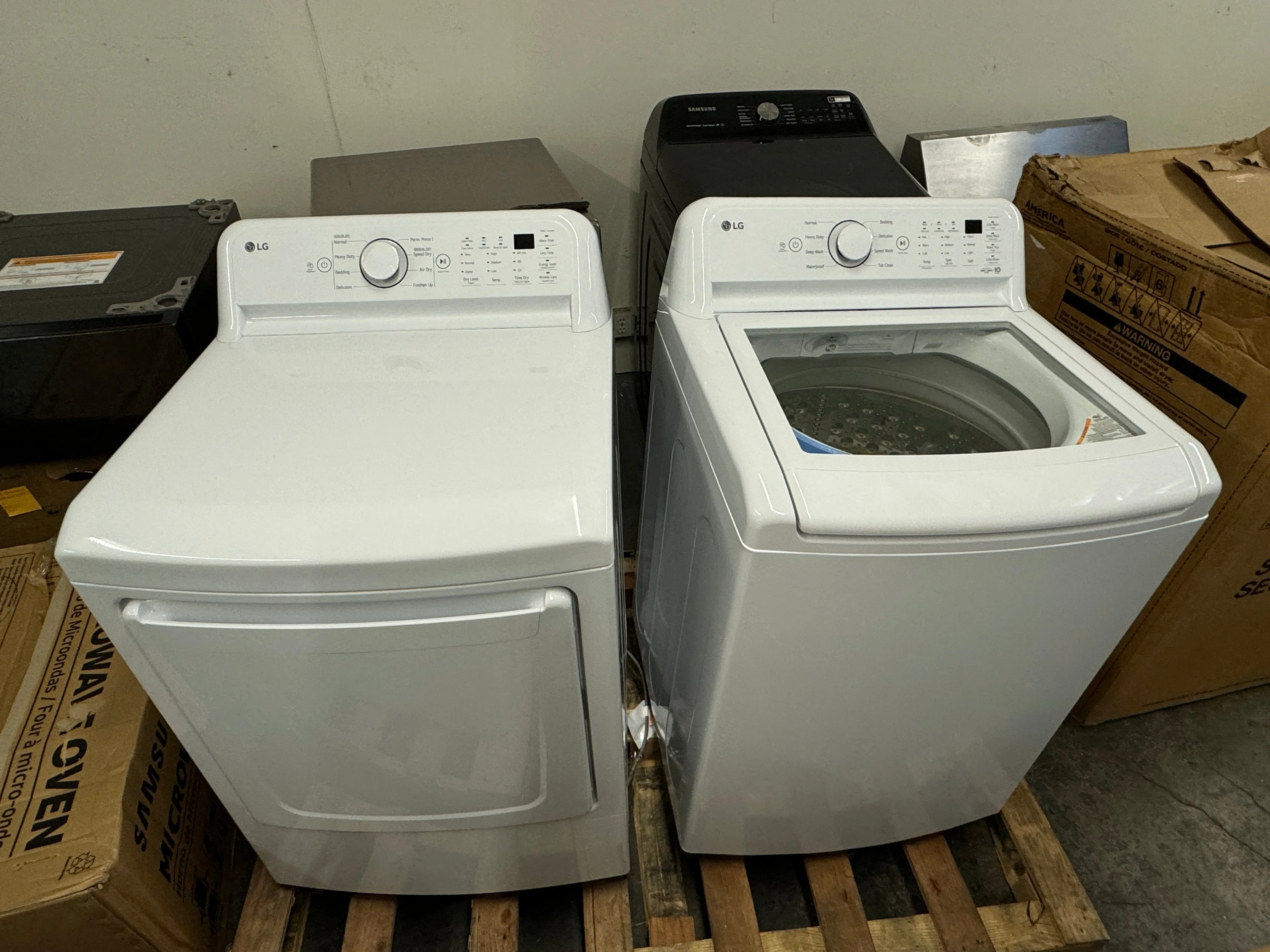 LG DLG7001W   LG WT7000CW White side-by-side Washer and Dryer 27 Inches